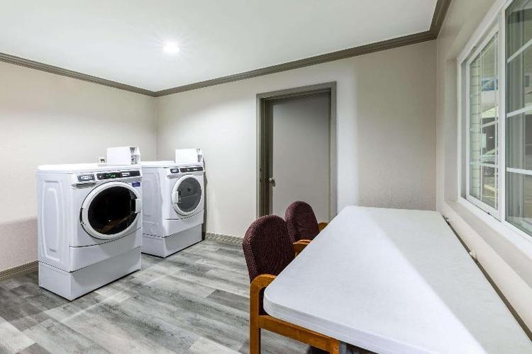 Days Inn by Wyndham Baytown TX