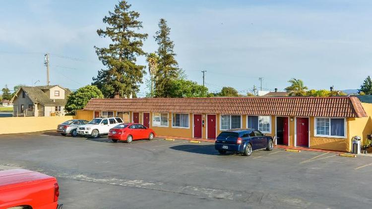Hollister Inn