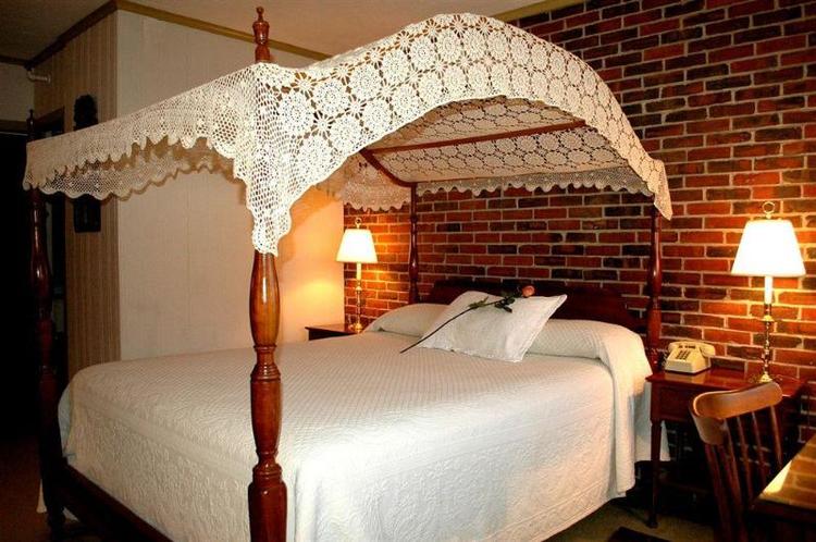 Lamie's Inn & Old Salt Restaurant
