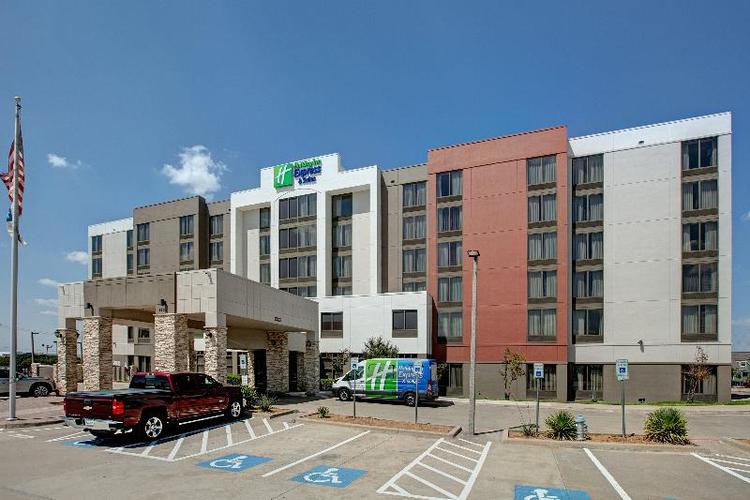 Holiday Inn Express Hotel & Suites Dallas Ft. Wort