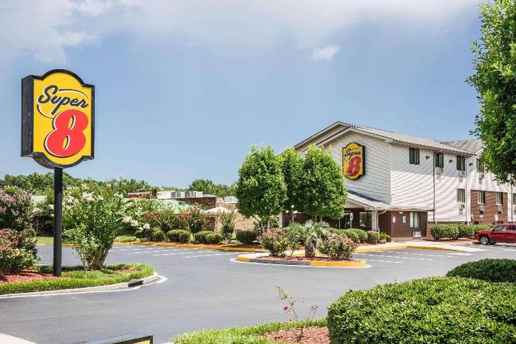 Super 8 by Wyndham Wilmington