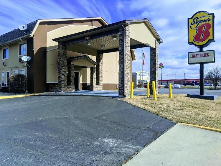 Super 8 by Wyndham Shelbyville