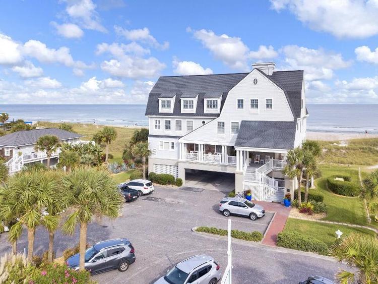 Elizabeth Pointe Lodge