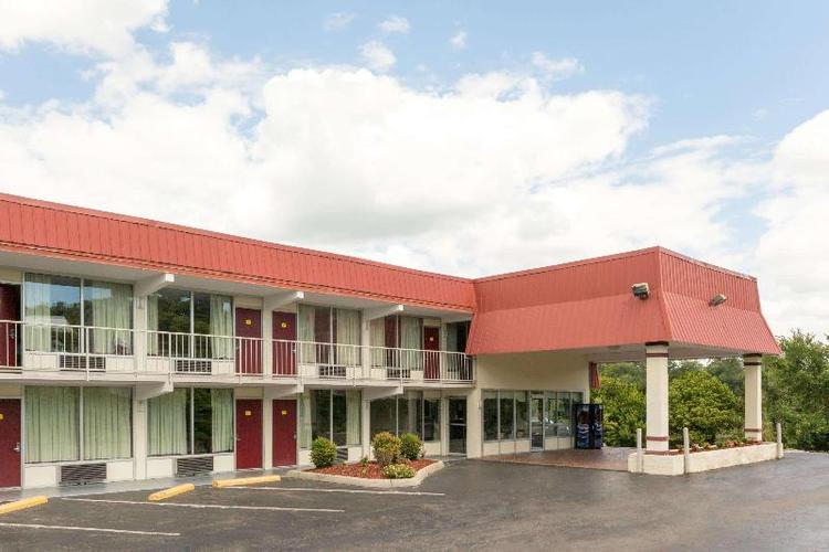 Super 8 by Wyndham Kingsport /I-81