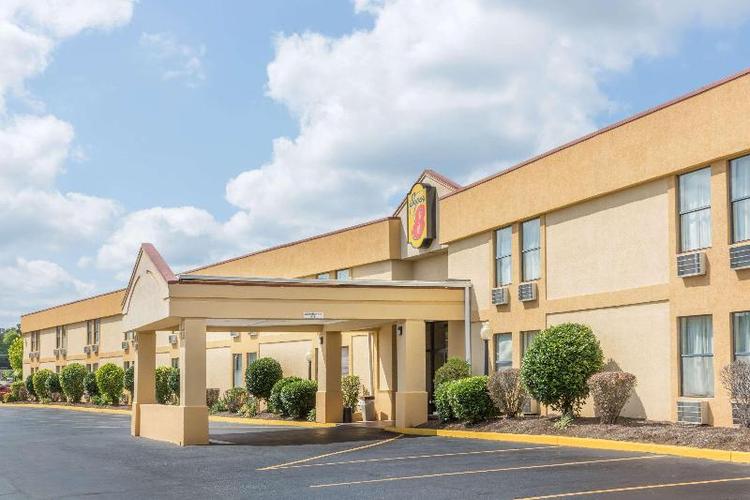 Super 8 by Wyndham Knoxville Downtown Area