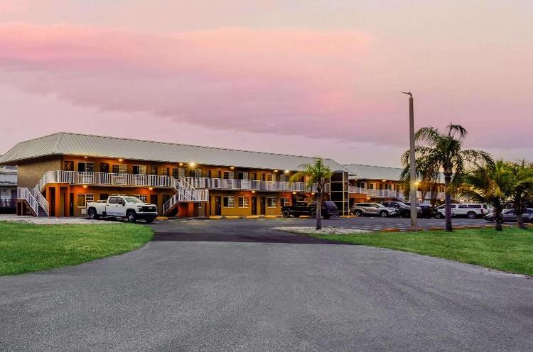 Travelodge Suites by Wyndham Lake Okeechobee