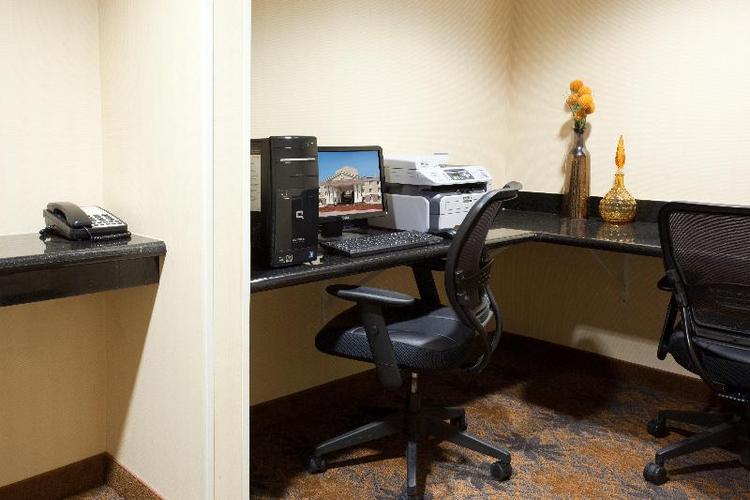 Holiday Inn Express Hotel & Suites Lamar