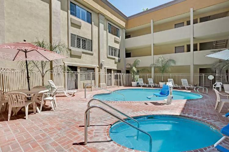 Days Inn by Wyndham West Covina