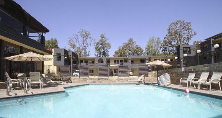 GreenTree Pasadena Inn