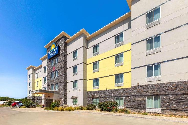 Days Inn &Suites by Wyndham Lubbock Medical Center