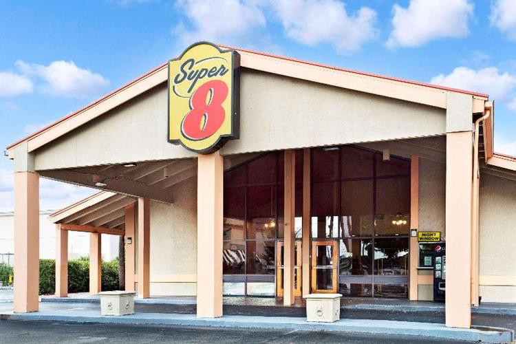 Super 8 by Wyndham Kissimmee/Maingate/Orlando Area