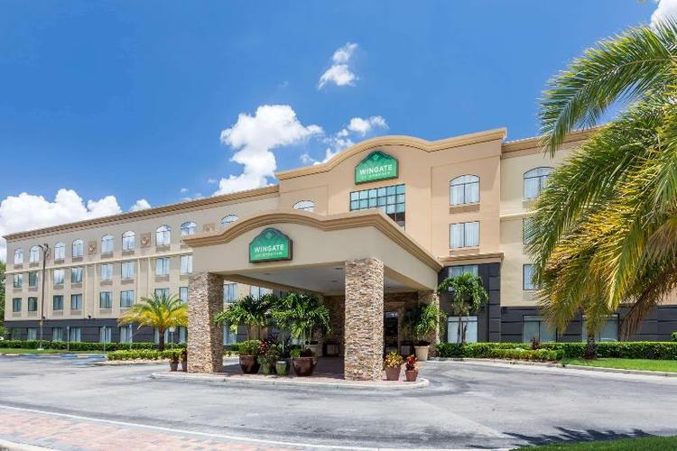 Wingate By Wyndham Convention Ctr Closest Univers