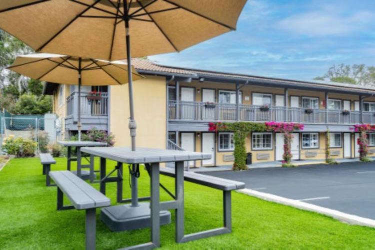 Aura Inn Monterey