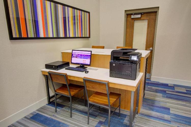 Holiday Inn Express Hotel & Suites Mankato East