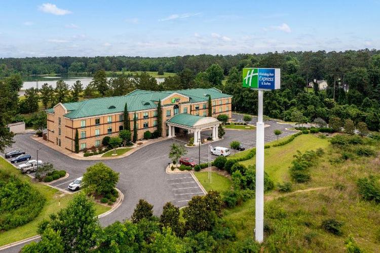 Holiday Inn Express & Suites Macon-West