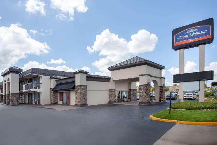 Howard Johnson by Wyndham Airport Florida Mall