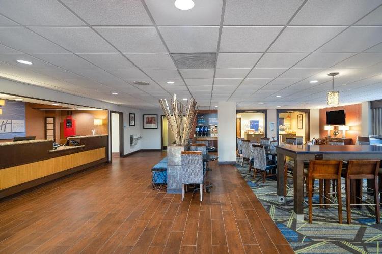 Holiday Inn Express Forsyth