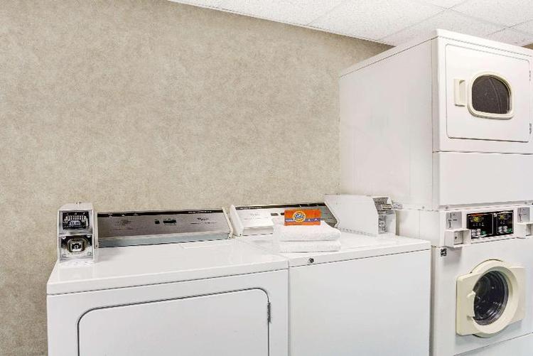 Days Inn by Wyndham Newport News City Ctr