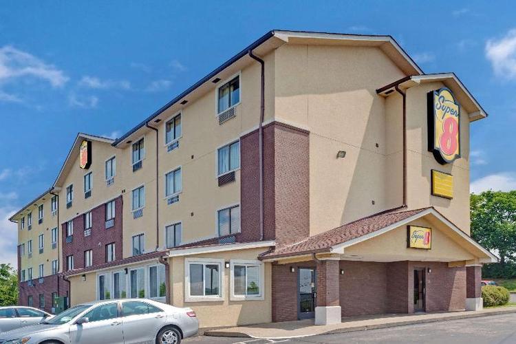 Super 8 by Wyndham Nashville/ Dntn/ Opryland Area