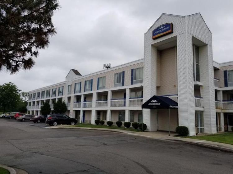 Travelodge by Wyndham Lansing IL