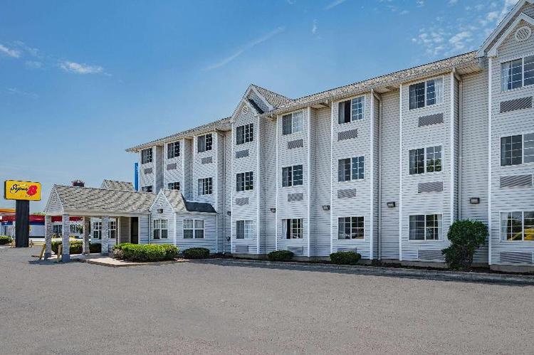 Super 8 by Wyndham Joliet