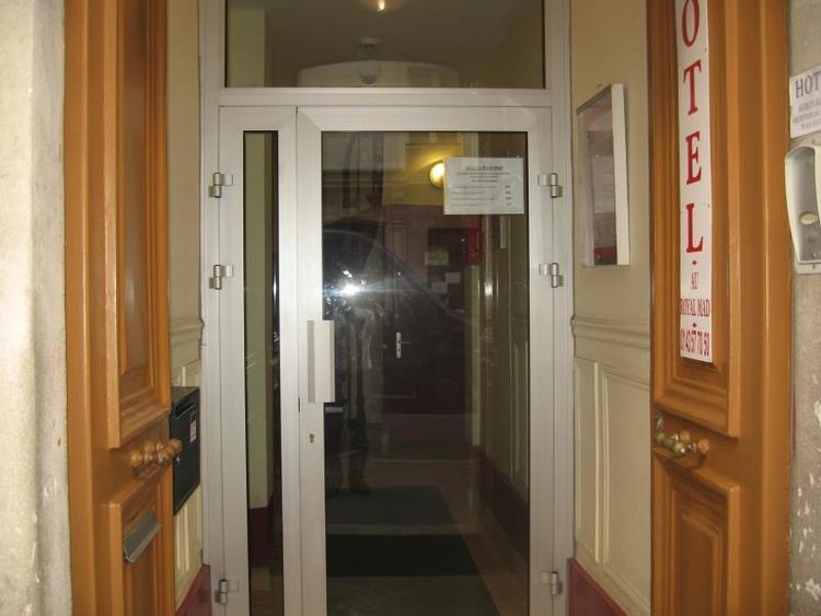 Au Royal Mad Hotel