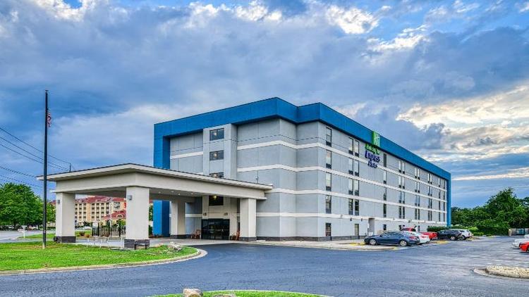 Holiday Inn Express & Suites Pigeon Forge by IHG