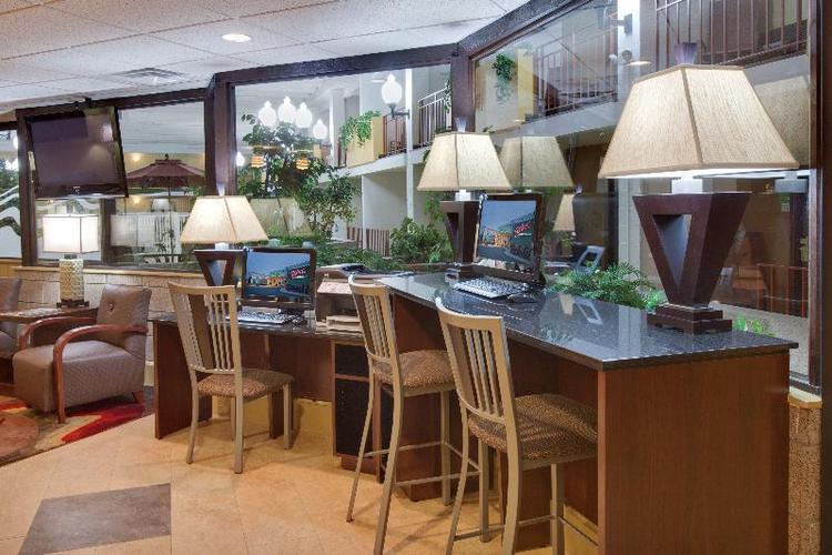 DoubleTree by Hilton Austin, MN