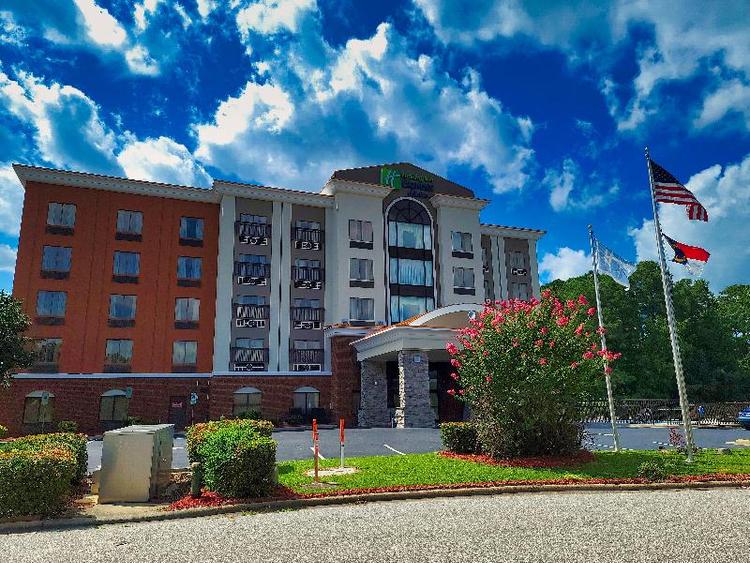 Holiday Inn Express & Suites Wilson - Downtown