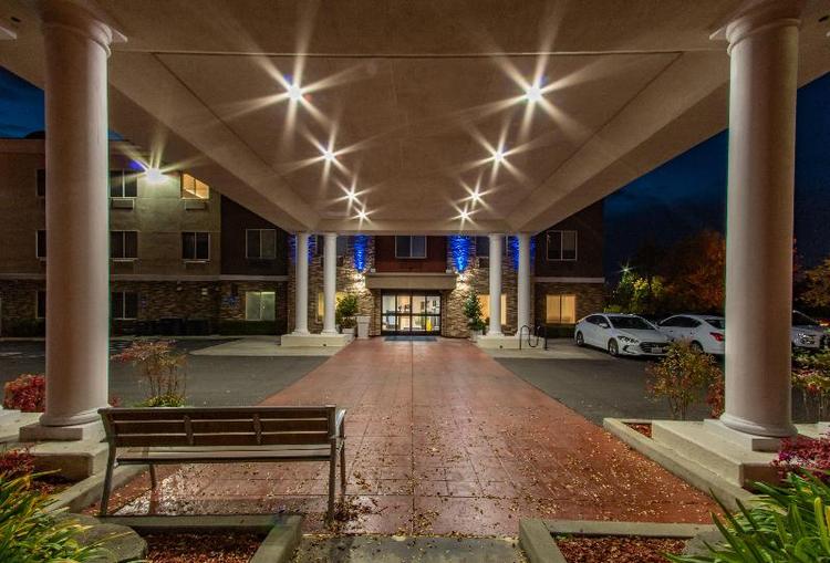 Holiday Inn Express Hotel & Suites Roseville - Gal