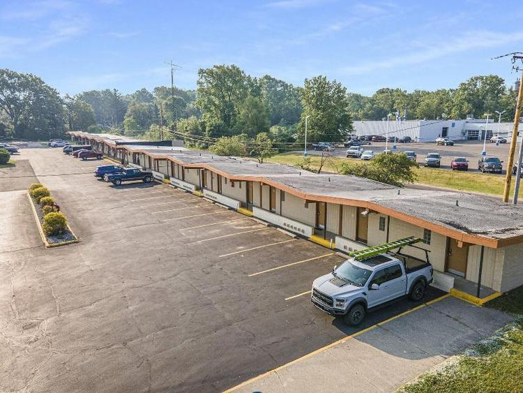 Great Lakes Inn and Suites