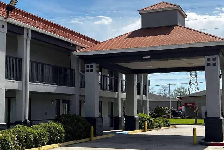 Super 8 by Wyndham Slidell