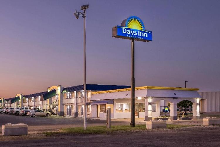 Days Inn by Wyndham Salina South