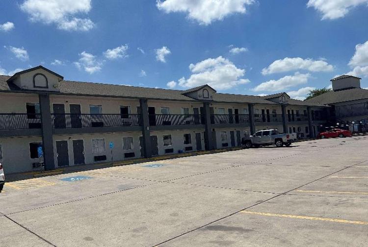 Days Inn by Wyndham Morgan's Wonderland / IH-35 N