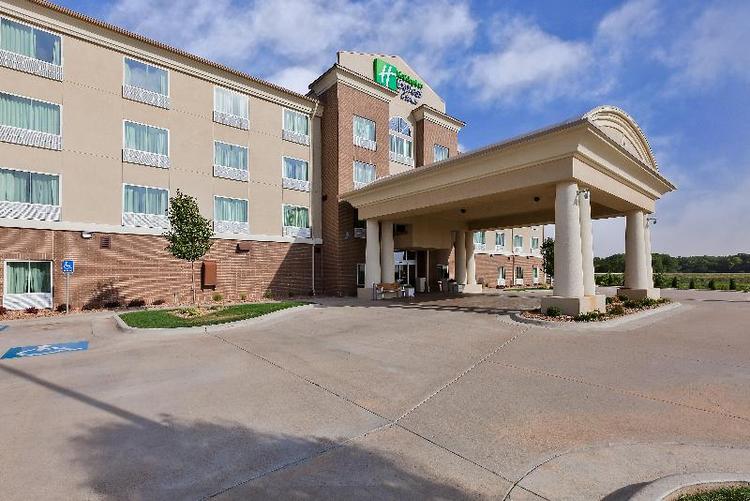 Holiday Inn Express & Suites Salina