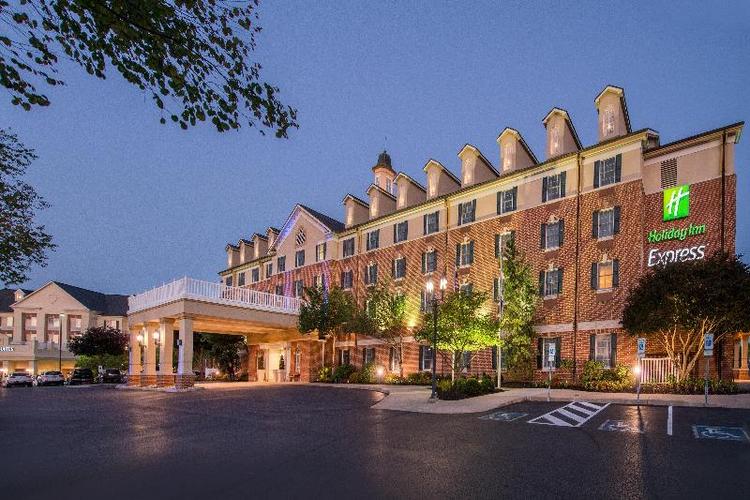 Holiday Inn Express State College at Williamsburg