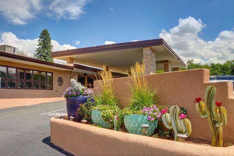 El Sendero Inn