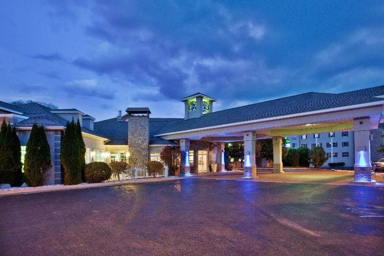 Holiday Inn Express St. Ignace-Lake Front