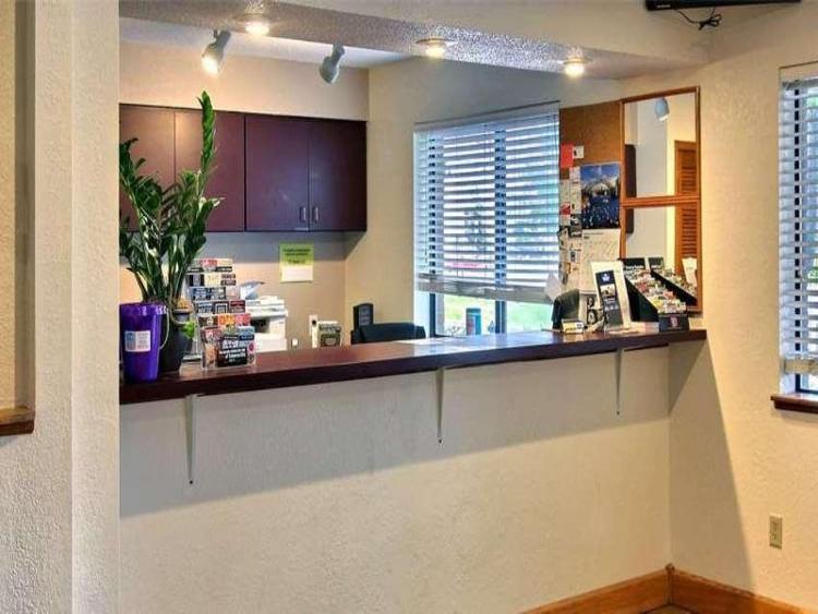 Days Inn & Suites by Wyndham Traverse City