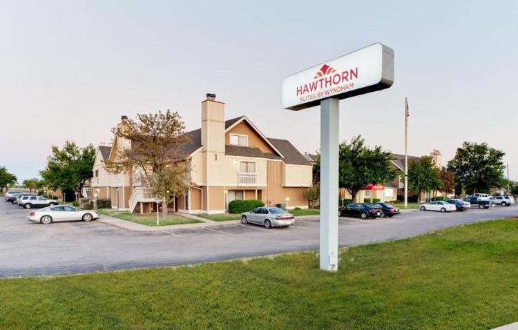 Hawthorn Suites By Wyndham Wichita East