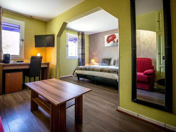Carline Hotel