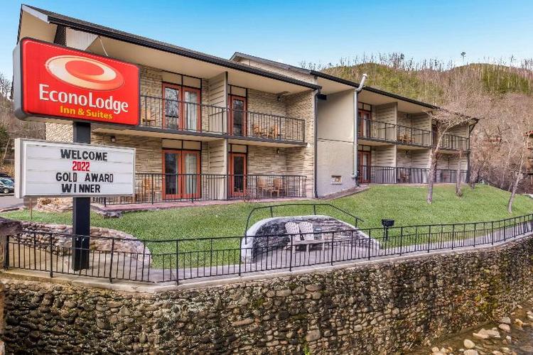 Econo Lodge Inn & Suites on the River