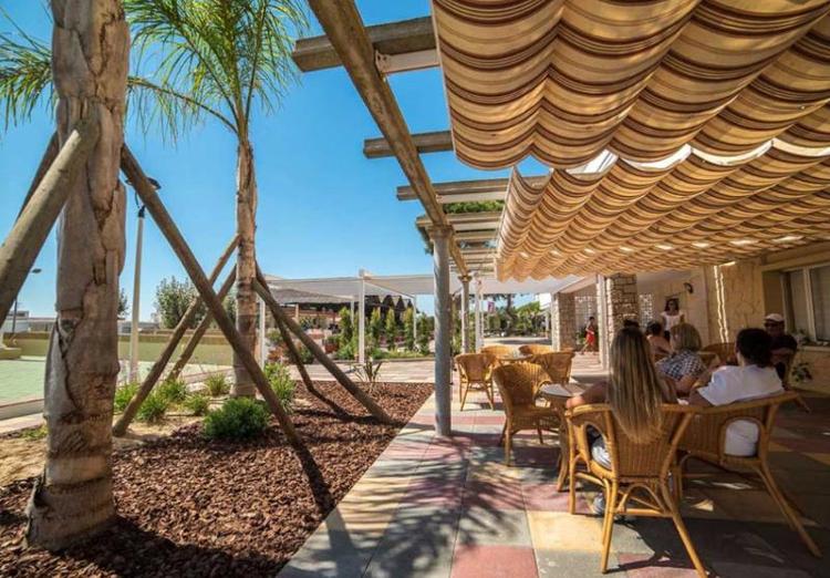 Hotel Pato Rojo