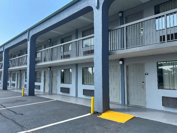 Days Inn by Wyndham Byron