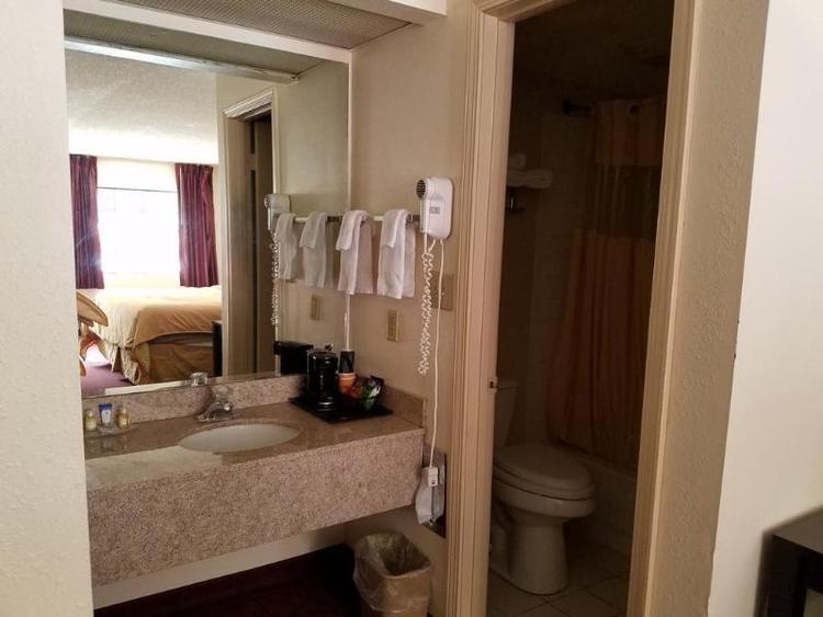 Ameraview Inn And Suites