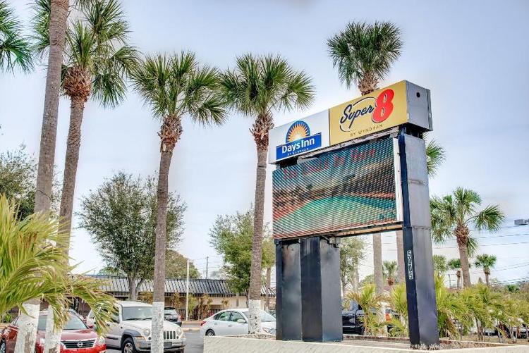 Days Inn by Wyndham St. Petersburg / Tampa Bay