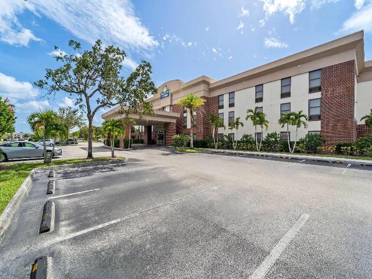 Days Inn by Wyndham Fort Myers Nr JetBlue