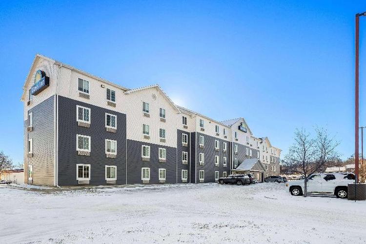 Days Inn & Suites by Wyndham Rochester South