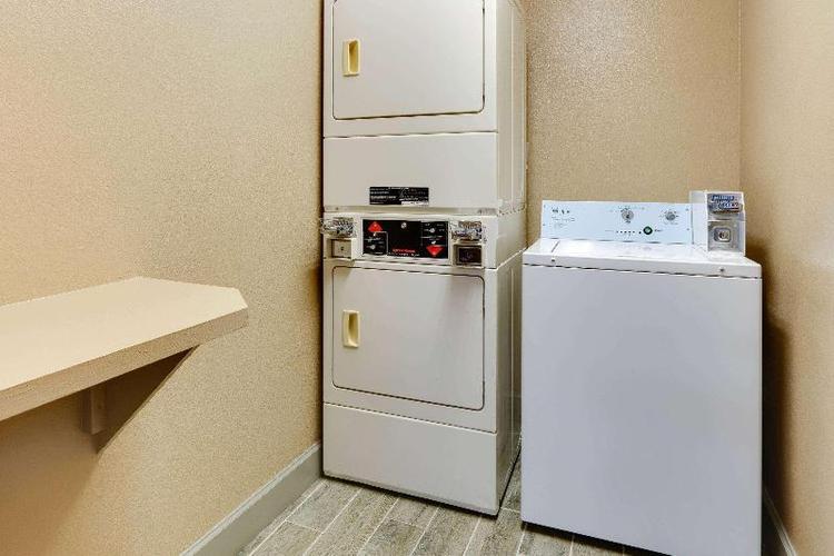 Super 8 by Wyndham Roswell