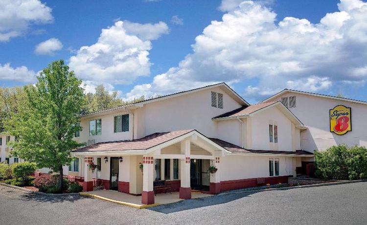 Super 8 by Wyndham Newburgh/West Point Intl Airpt